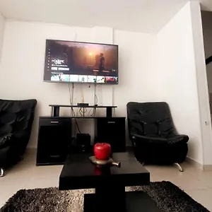 Casa Al Sur De Cali. Grupos/familias/deportistas! Cali