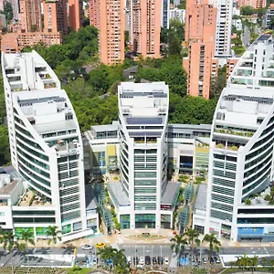 San Fernando Plaza מדיין
